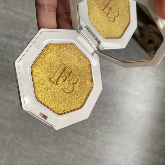 Fenty Beauty Killawatt Highlighter - Picture 2 of 6